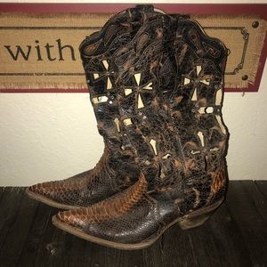 Corral boots